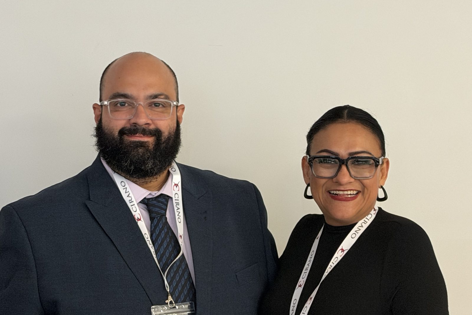 Javier Rebull y la Dra. Ruth Pérez-Hernández, con el gafete del congreso, el día de su ponencia en el CALASS 2026 de la Université de Montréal.